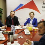 27.10.2016 Kielce. Wojewoda, rolnicy, przedstawiciele ARiMR, ARR i posłowie rozmawiają o sytuacji świętokrzyskich rolników. / Jarosław Kubalski / Radio Kielce