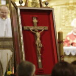 31.10.2016 Kielce. Krzyż Papieski w bazylice Katedralnej. / Jarosław Kubalski / Radio Kielce