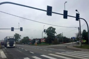 20.10.2016 Nie działa sygnalizacja świetlna na drodze krajowej nr 74 w Kostomłotach / Robert Felczak / Radio Kielce