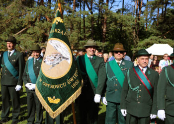 4.10.2015 Kielce. Msza święta w kieleckiej katedrze rozpoczęła tegoroczne święto myśliwych „Hubertusa”. Później imprezy odbywały się na Stadionie Leśnym. / Wojciech Habdas / Radio Kielce