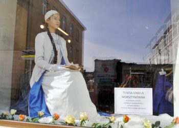 11.10.2015 Sandomierz. Żywe obrazy w witrynach sklepów / Grażyna Szlęzak-Wójcik / Radio Kielce