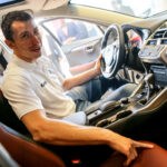 2.10.2016 Kielce. Zawodnicy Vive w nowych samochodach. Przed godziną11 w salonie pojawili się Sławomir Szmal i Darko Djukic, którzy odebrali Lexusy NX Crossover. / Wojciech Habdas / Radio Kielce