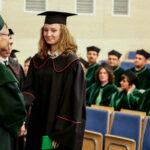 3.10.2016 Kielce. Rozpoczęcie roku akademickiego na Politechnice Świętokrzyskiej. Wręczenie indeksów studentom pierwszego roku. / Wojciech Habdas / Radio Kielce