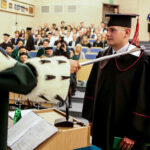 3.10.2016 Kielce. Rozpoczęcie roku akademickiego na Politechnice Świętokrzyskiej. Wręczenie indeksów studentom pierwszego roku. / Wojciech Habdas / Radio Kielce