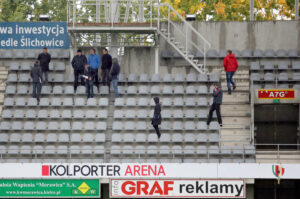 5.10.2016 Kielce. Przedstawiciele UEFA na Kolporter Arenie przeprowadzili kontrolę przed MME / Wojciech Habdas / Radio Kielce