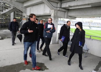 5.10.2016 Kielce. Przedstawiciele UEFA na Kolporter Arenie przeprowadzili kontrolę przed MME / Wojciech Habdas / Radio Kielce