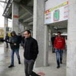 5.10.2016 Kielce. Przedstawiciele UEFA na Kolporter Arenie przeprowadzili kontrolę przed MME / Wojciech Habdas / Radio Kielce