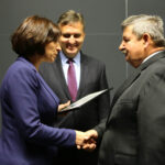 5.10.2016 Chęciny. Wojewódzkie obchody Światowego Dnia Turystyki w Europejskim Centrum Edukacji Geologicznej. Wręczenie statuetki "Wędrowiec Świętokrzyski" / Wojciech Habdas / Radio Kielce