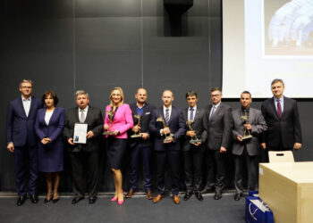 5.10.2016 Chęciny. Wojewódzkie obchody Światowego Dnia Turystyki w Europejskim Centrum Edukacji Geologicznej. Wręczenie statuetki "Wędrowiec Świętokrzyski" / Wojciech Habdas / Radio Kielce