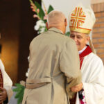 15.10.2016 Kielce. Dzień Białej Laski, czyli święto osób niewidomych i niedowidzących. Msza Święta odprawiona w kościele pw. św. Józefa Robotnika w Kielcach. Nabożeństwu przewodniczył biskup Jan Piotrowski. / Wojciech Habdas / Radio Kielce