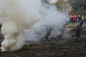 09.10.2016 Tokarnia. Rekonstrukcja historyczna / Wojciech Habdas / Radio Kielce