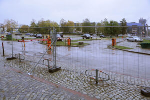 12.10.2016 Kielce. Parking przed Urzędem Wojewódzkim / Wojciech Habdas / Radio Kielce