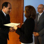 13.10.2016 Kielce. Wojewoda wręczyła świętokrzyskim samorządowcom kolejne promesy dotacyjne, przeznaczone na usuwanie skutków powodzi. / Wojciech Habdas / Radio Kielce