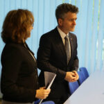 13.10.2016 Kielce. Wojewoda wręczyła świętokrzyskim samorządowcom kolejne promesy dotacyjne, przeznaczone na usuwanie skutków powodzi. / Wojciech Habdas / Radio Kielce