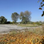 14.10.2016 Kielce. Dawna zajezdnia MKP przy ulicy Pakosz. Właściciel hotelu "Binkowski" zamierza wybudować tu piłkarski ośrodek szkoleniowy. / Wojciech Habdas / Radio Kielce