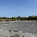 14.10.2016 Kielce. Dawna zajezdnia MKP przy ulicy Pakosz. Właściciel hotelu "Binkowski" zamierza wybudować tu piłkarski ośrodek szkoleniowy. / Wojciech Habdas / Radio Kielce