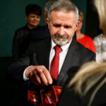 14.10.2016 Kielce. Wojewódzkie obchody Dnia Edukacji Narodowej. Nauczyciele wyróżnieni za długoletnią pracę. / Wojciech Habdas / Radio Kielce