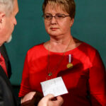 14.10.2016 Kielce. Wojewódzkie obchody Dnia Edukacji Narodowej. Nauczyciele wyróżnieni za długoletnią pracę. / Wojciech Habdas / Radio Kielce