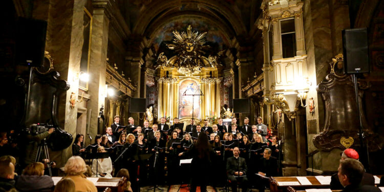 14.10.2016 Kielce. Koncert jubileuszowy Krzyż i Orzeł 1050 lat od Chrztu Mieszka w Katedrze. / Wojciech Habdas / Radio Kielce