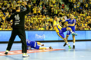 15.10.2016 Kielce. W meczu 4. kolejki Ligi Mistrzów piłkarze ręczni Vive Tauronu Kielce pokonali słoweńskie RK Celje Pivovarna Lasko 31:23 (16:15). / Wojciech Habdas / Radio Kielce