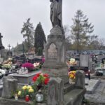 Kwesta na ostrowieckim cmentarzu (1 listopada 2016 r.) / Radio Kielce