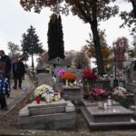 Kwesta na ostrowieckim cmentarzu (1 listopada 2016 r.) / Radio Kielce