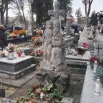 Kwesta na ostrowieckim cmentarzu (1 listopada 2016 r.) / Radio Kielce