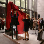 Kielce. Odsłonięcie pomnika dyrygenta przed Filharmonią Świętokrzyską (25 listopada 2016) / Piotr Michalski / Radio Kielce