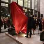 Kielce. Odsłonięcie pomnika dyrygenta przed Filharmonią Świętokrzyską (25 listopada 2016) / Piotr Michalski / Radio Kielce