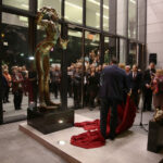 Kielce. Odsłonięcie pomnika dyrygenta przed Filharmonią Świętokrzyską (25 listopada 2016) / Piotr Michalski / Radio Kielce