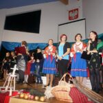12.11.2016 Ciekoty. Bard Piwnicy pod Baranami w "Szklanym Domu" / Iwona Murawska / Radio Kielce