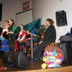 12.11.2016 Ciekoty. Bard Piwnicy pod Baranami w "Szklanym Domu" / Iwona Murawska / Radio Kielce