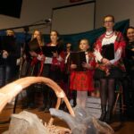 12.11.2016 Ciekoty. Bard Piwnicy pod Baranami w "Szklanym Domu" / Iwona Murawska / Radio Kielce