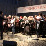 11.11.2016. Pieśniobranie na Wzgórzu Zamkowym / Piotr Michalski / Radio Kielce