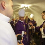 02.11.2016 Kielce. Msza za zmarłych biskupów diecezji kieleckiej i otwarcie krypty, gdzie spoczywają. / Jarosław Kubalski / Radio Kielce