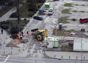 02.11.2016 Kielce. Parking przy Urzędzie wojewódzkim. Remont. / Jarosław Kubalski / Radio Kielce