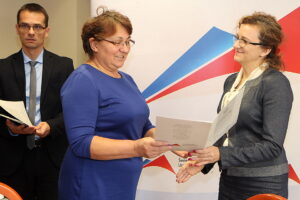 04.11.2016 Kielce. Wojewoda Śwętokrzyski Agata Wojtyszek wręczyła promesy samorządom / Jarosław Kubalski / Radio Kielce