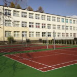08.11.2016 Kielce. Nowe boisko do badmintona i plac przed Zespołem Szkół Ogólnokształcących nr * przy ulicy Górników Staszicowskich. / Jarosław Kubalski / Radio Kielce