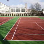 08.11.2016 Kielce. Nowe boisko do badmintona i plac przed Zespołem Szkół Ogólnokształcących nr * przy ulicy Górników Staszicowskich. / Jarosław Kubalski / Radio Kielce