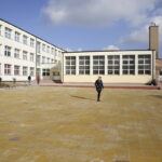 08.11.2016 Kielce. Nowe boisko do badmintona i plac przed Zespołem Szkół Ogólnokształcących nr * przy ulicy Górników Staszicowskich. / Jarosław Kubalski / Radio Kielce