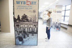 08.11.2016 Kielce. Wystawa w Przystanku Historia IPN "Wybory i referenda w PRL". / Jarosław Kubalski / Radio Kielce