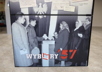 08.11.2016 Kielce. Wystawa w Przystanku Historia IPN "Wybory i referenda w PRL". / Jarosław Kubalski / Radio Kielce