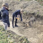 08.11.2016 Kielce.Poszukiwania nieznanych miejsc pochówku ofiar terroru komunistycznego na terenie cmentarza Piaski. / Jarosław Kubalski / Radio Kielce
