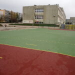 09.11.2016 Kielce. Nowe boiska i zagospodarowanie terenu przy Zespole Szkół Ogólnokształcących nr 16 na Barwinku. / Jarosław Kubalski / Radio Kielce