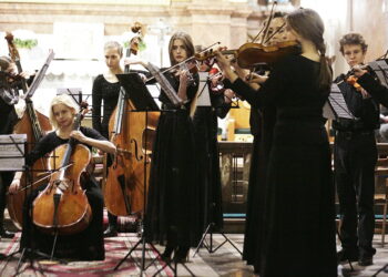 09.11.2016 Kielce. Koncert "W hołdzie Bohaterom" w kościele św. Wojciecha. / Jarosław Kubalski / Radio Kielce