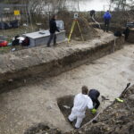 10.11.2016 Kielce. Ekshumacja szczątków ofiar terroru komunistycznego na terenie cmentarza Piaski. / Jarosław Kubalski / Radio Kielce