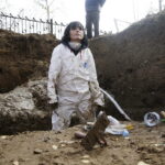 10.11.2016 Kielce. Ekshumacja szczątków ofiar terroru komunistycznego na terenie cmentarza Piaski. / Jarosław Kubalski / Radio Kielce