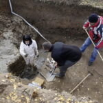 10.11.2016 Kielce. Ekshumacja szczątków ofiar terroru komunistycznego na terenie cmentarza Piaski. / Jarosław Kubalski / Radio Kielce