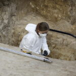 10.11.2016 Kielce. Ekshumacja szczątków ofiar terroru komunistycznego na terenie cmentarza Piaski. / Jarosław Kubalski / Radio Kielce