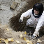 10.11.2016 Kielce. Ekshumacja szczątków ofiar terroru komunistycznego na terenie cmentarza Piaski. / Jarosław Kubalski / Radio Kielce